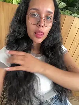 Snapshot of Annya-sweet chatting on 03.10.25 Annya-sweet online show from 03.10.25