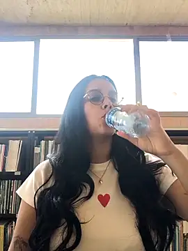 Snapshot of Annya-sweet chatting on 10.22.25 Annya-sweet online show from 10.22.25