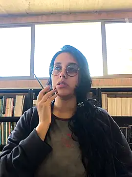 Snapshot of Annya-sweet chatting on 11.18.25 Annya-sweet online show from 11.18.25