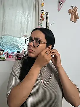 Snapshot of Annya-sweet chatting on 05.20.26 Annya-sweet online show from 05.20.26