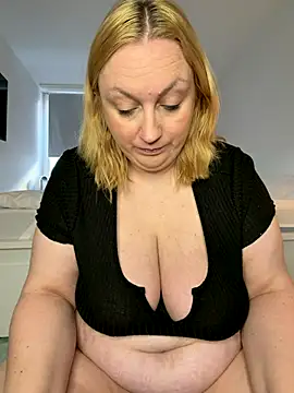 Snapshot of BBW_Nora chatting on 11.22.25 BBW Nora online show from 11.22.25