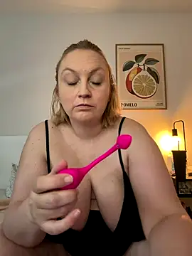 Snapshot of BBW_Nora chatting on 12.02.25 BBW Nora online show from 12.02.25