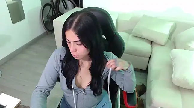 i am nina  online show from 01.06.25