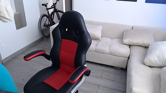 i am nina  online show from 01.07.25