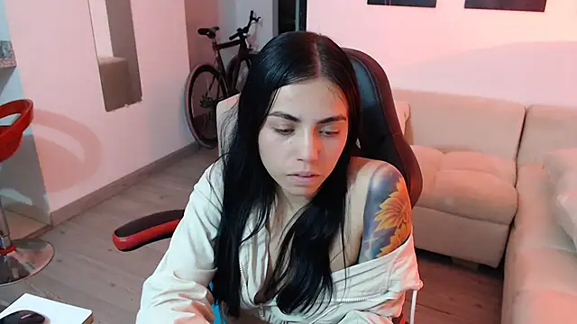 i am nina  online show from 01.08.25