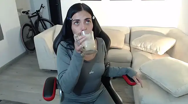 i am nina  online show from 01.14.25