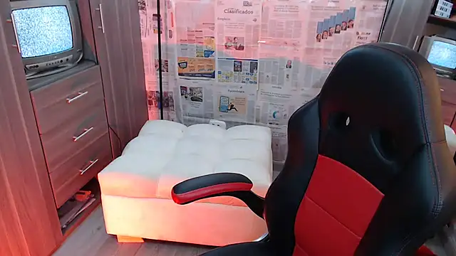 i am nina  online show from 02.10.25