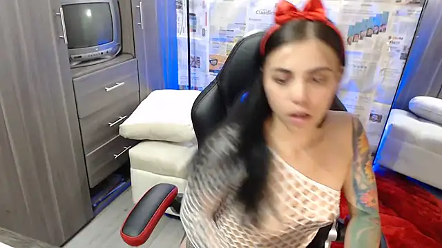 i am nina  online show from 02.15.25