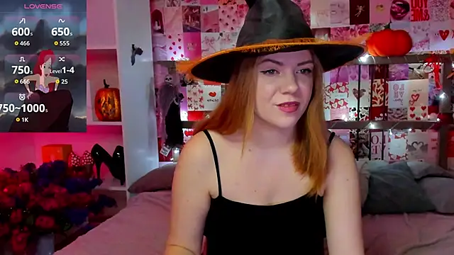 Snapshot of DiWalton chatting on 11.01.25 DiWalton online show from 11.01.25