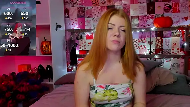 Snapshot of DiWalton chatting on 11.04.25 DiWalton online show from 11.04.25