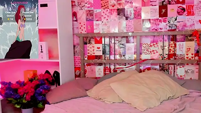 Snapshot of DiWalton chatting on 11.13.25 DiWalton online show from 11.13.25