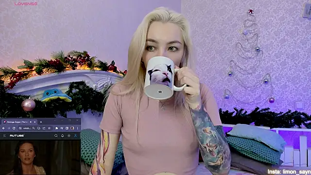 LillyMoure  online show from 01.15.25