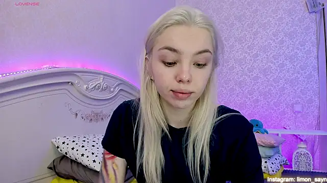 LillyMoure  online show from 02.16.25