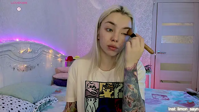 LillyMoure  online show from 10.16.25