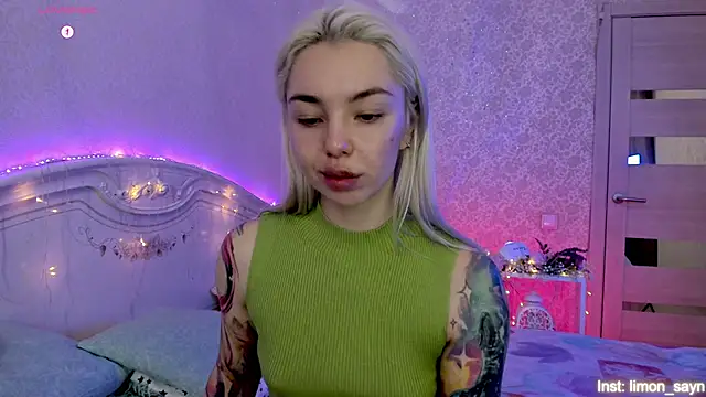 LillyMoure  online show from 11.02.25