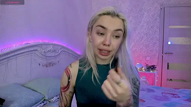 LillyMoure  online show from 11.13.25