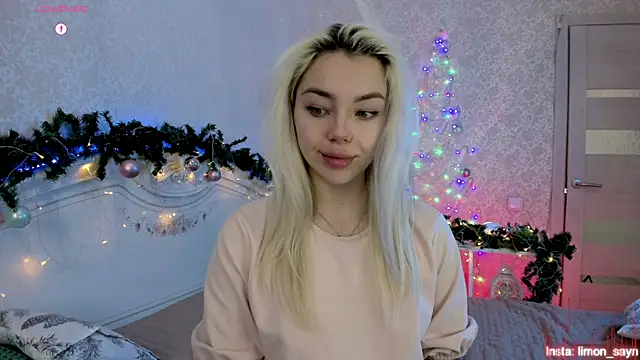 LillyMoure  online show from 12.15.25