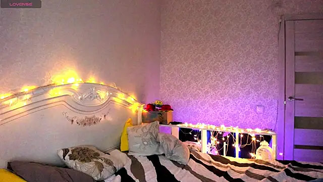 LillyMoure  online show from 02.12.26