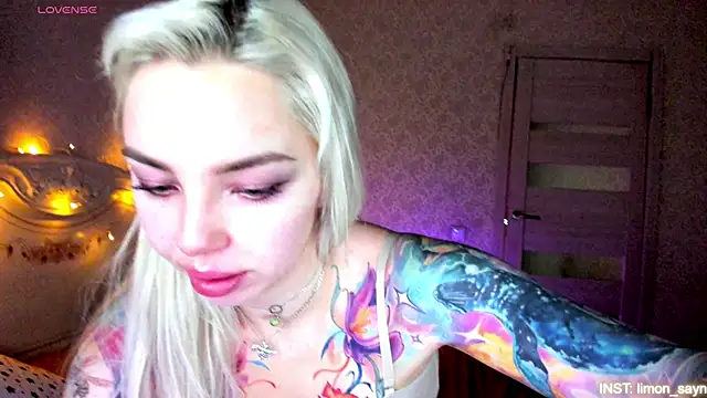 LillyMoure  online show from 04.14.26