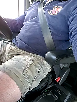 Snapshot of Tobyp677 chatting on 10.27.25 Tobyp677 online show from 10.27.25