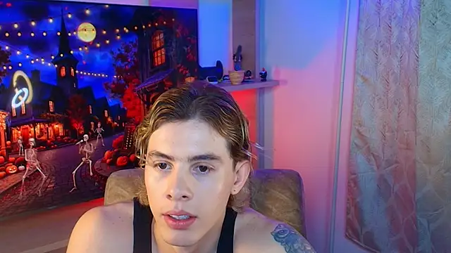 Snapshot of dimitri_tv chatting on 10.10.25 dimitri tv online show from 10.10.25