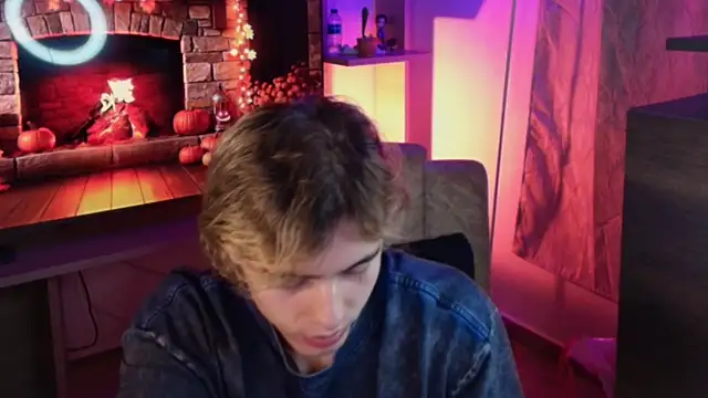 Snapshot of dimitri_tv chatting on 10.30.25 dimitri tv online show from 10.30.25