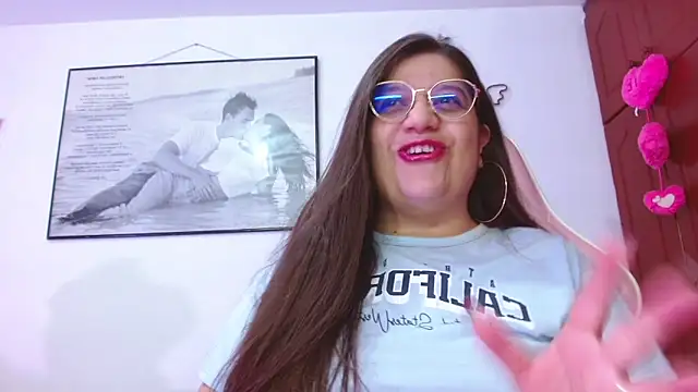 Snapshot of Amelie_Rousell chatting on 10.21.25 Amelie Rousell online show from 10.21.25