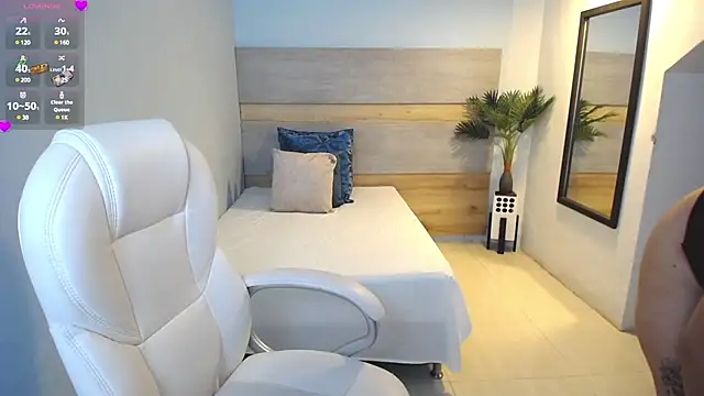 Snapshot of sophia_hadid chatting on 12.31.24 sophia hadid online show from 12.31.24