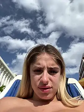 Snapshot of BritneyDimond chatting on 12.23.24 BritneyDimond online show from 12.23.24