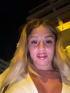 Snapshot of BritneyDimond chatting on 12.27.24 BritneyDimond online show from 12.27.24