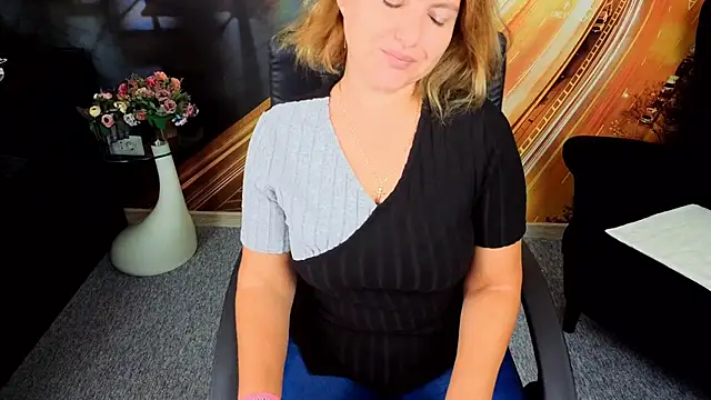 Snapshot of EmmaxPark chatting on 09.17.25 EmmaxPark online show from 09.17.25