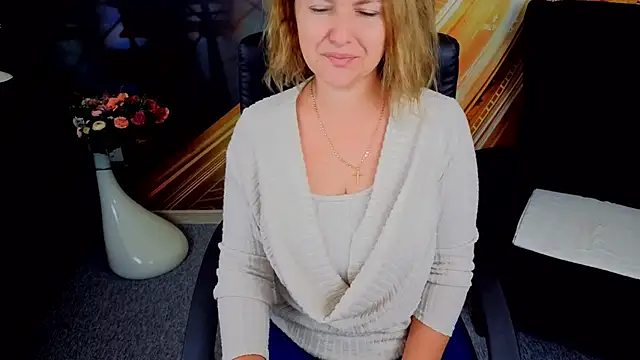 Snapshot of EmmaxPark chatting on 10.23.25 EmmaxPark online show from 10.23.25