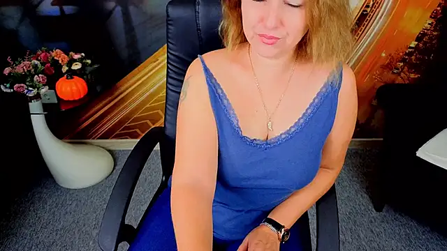 Snapshot of EmmaxPark chatting on 11.07.25 EmmaxPark online show from 11.07.25