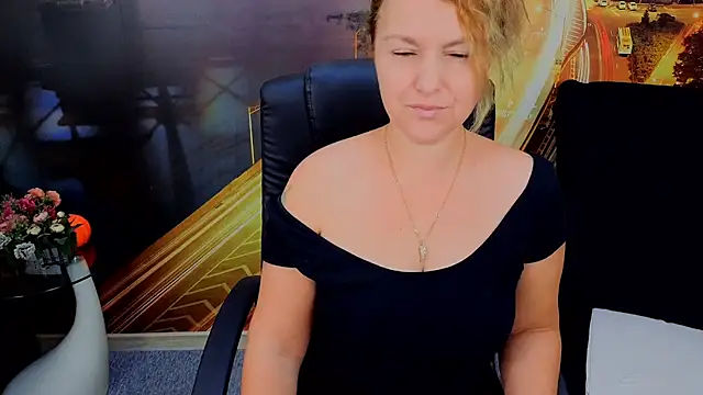 Snapshot of EmmaxPark chatting on 12.03.25 EmmaxPark online show from 12.03.25