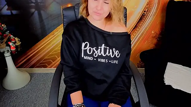 Snapshot of EmmaxPark chatting on 12.15.25 EmmaxPark online show from 12.15.25