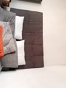 BLACK BOTTOM03 online show from 11.28.25