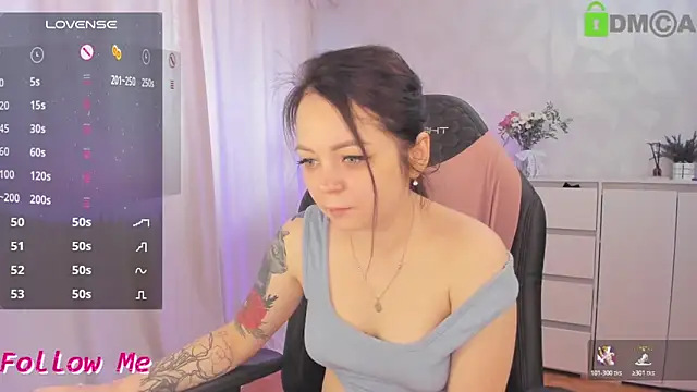 Snapshot of AnnyHoney_ chatting on 04.24.26 AnnyHoney online show from 04.24.26