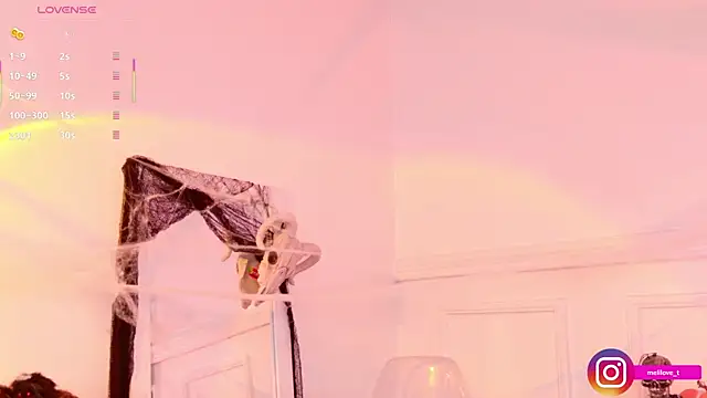 Snapshot of Mely-taylor chatting on 10.11.25 Mely-taylor online show from 10.11.25