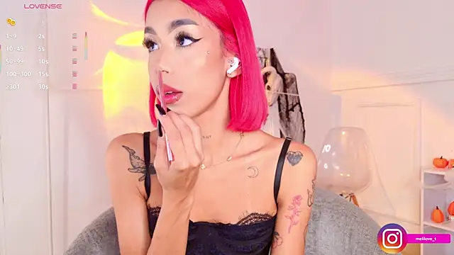 Snapshot of Mely-taylor chatting on 10.28.25 Mely-taylor online show from 10.28.25