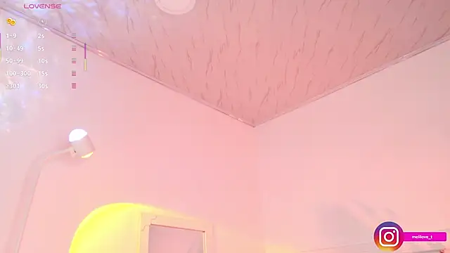 Snapshot of Mely-taylor chatting on 11.07.25 Mely-taylor online show from 11.07.25