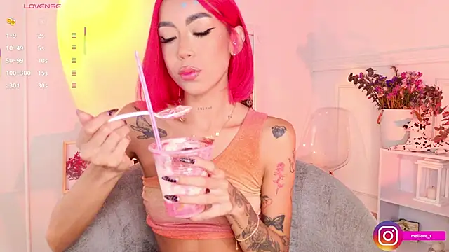 Snapshot of Mely-taylor chatting on 11.11.25 Mely-taylor online show from 11.11.25