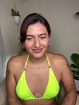 Snapshot of ari_artis chatting on 02.20.25 ari artis online show from 02.20.25