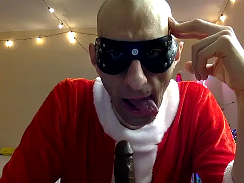 Snapshot of HandsomeAlfie chatting on 12.21.24 HandsomeAlfie online show from 12.21.24