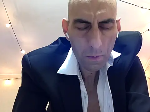 Snapshot of HandsomeAlfie chatting on 10.01.25 HandsomeAlfie online show from 10.01.25