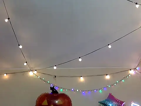 Snapshot of HandsomeAlfie chatting on 10.19.25 HandsomeAlfie online show from 10.19.25