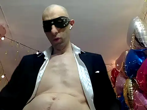 Snapshot of HandsomeAlfie chatting on 04.25.26 HandsomeAlfie online show from 04.25.26