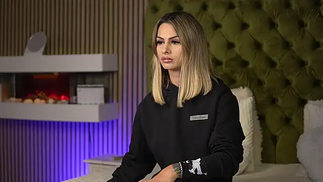 TiffanyMaze online show from 10.02.25