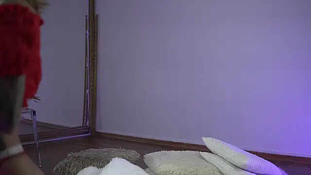 TiffanyMaze online show from 10.08.25