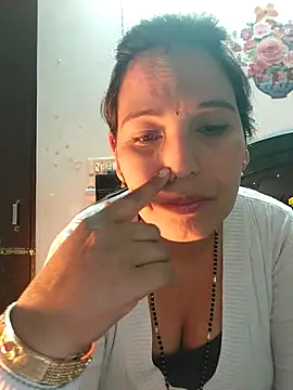 Snapshot of Poojabhabi101 chatting on 01.15.26 Poojabhabi101 online show from 01.15.26