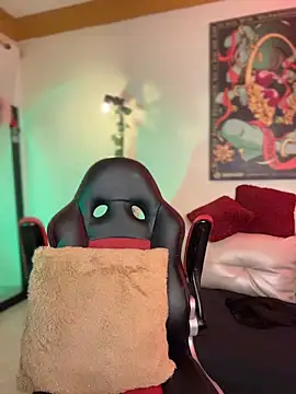 ZahaRoseee online show from 04.11.26